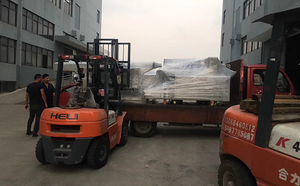 Delivery site of paper bag mechanical equipment